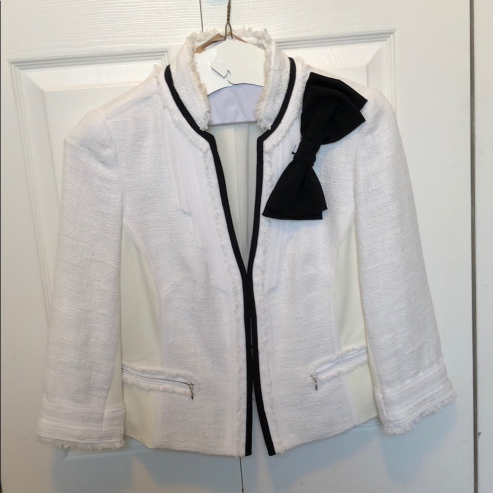 20% off bundles WHITE|BLACK COAT